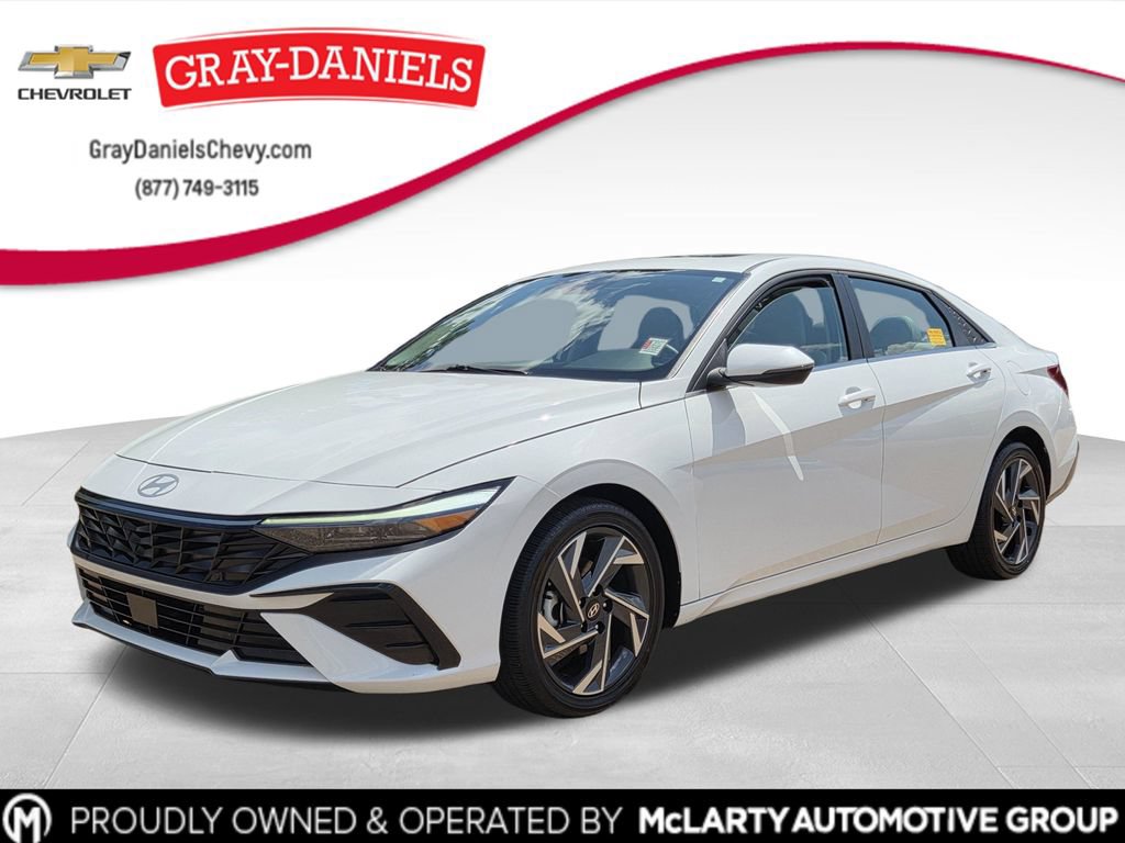 Used 2025 Hyundai Elantra Limited FWD image 1