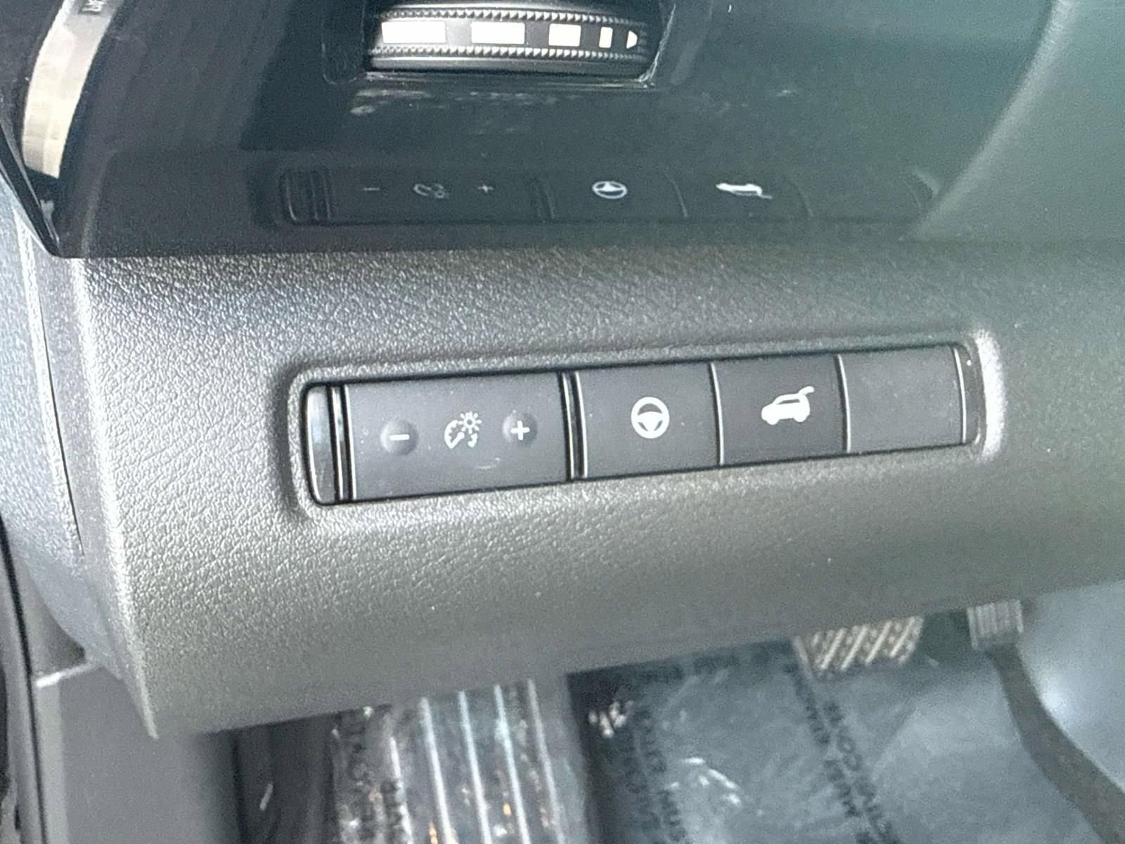 Used 2024 Nissan Pathfinder SV w/ SV Premium Package image 24