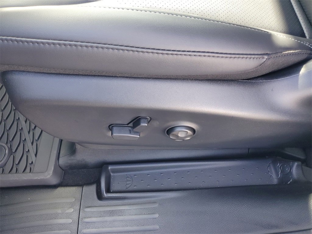 New 2025 Chrysler Pacifica Select image 9