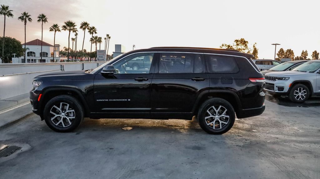 Certified 2024 Jeep Grand Cherokee L Limited w/ Luxury Tech Group II image 14