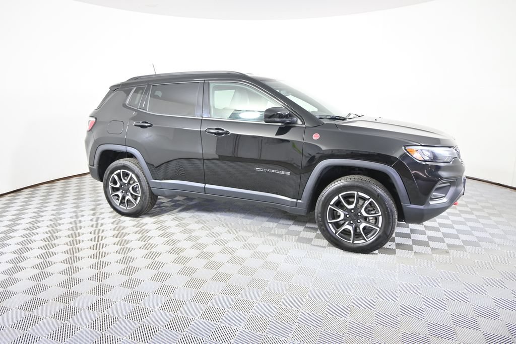Used 2024 Jeep Compass Trailhawk AWD/4WD image 8