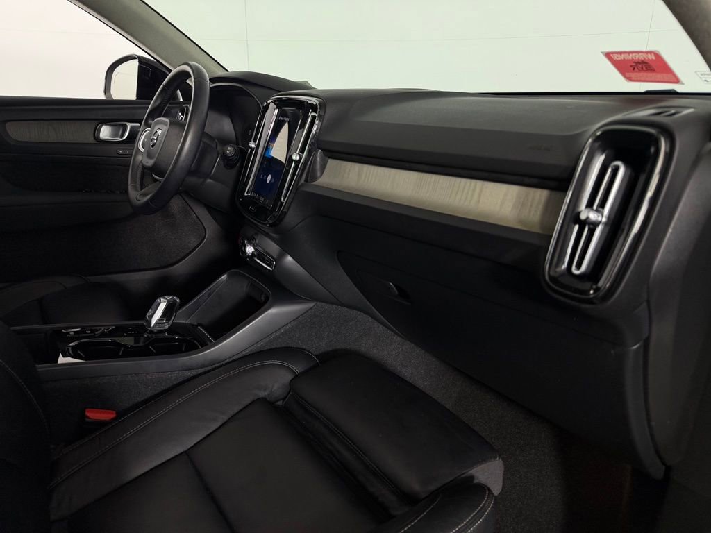 Used 2023 Volvo XC40 B5 Plus w/ Climate Package image 34