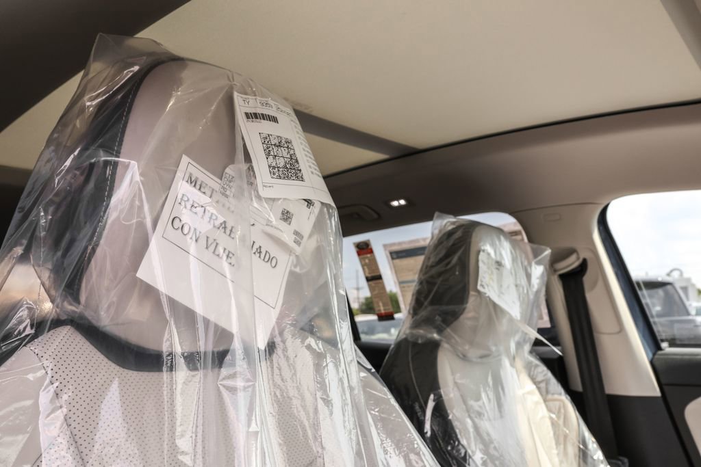 Used 2025 Volkswagen Tiguan SE image 42