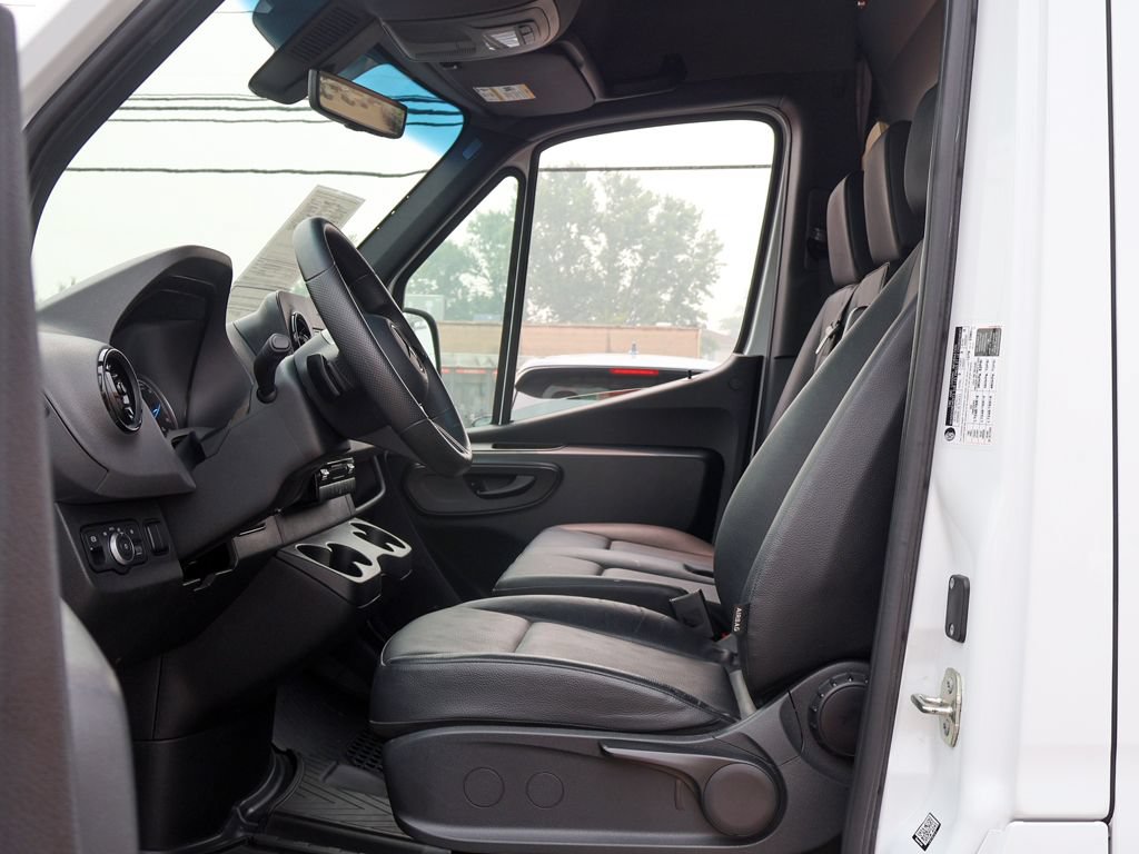 Used 2024 Mercedes-Benz eSprinter 170 Cargo image 23