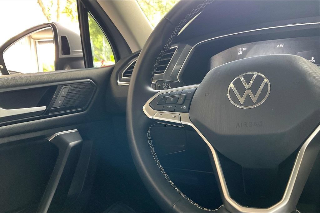 Used 2024 Volkswagen Tiguan SE FWD image 8