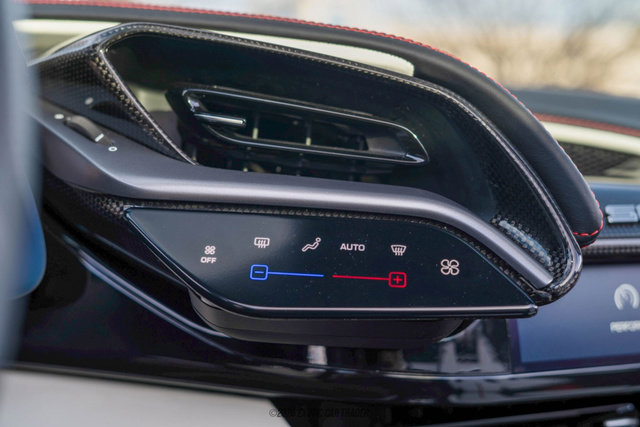 Used 2025 Ferrari SF90 Spider image 38