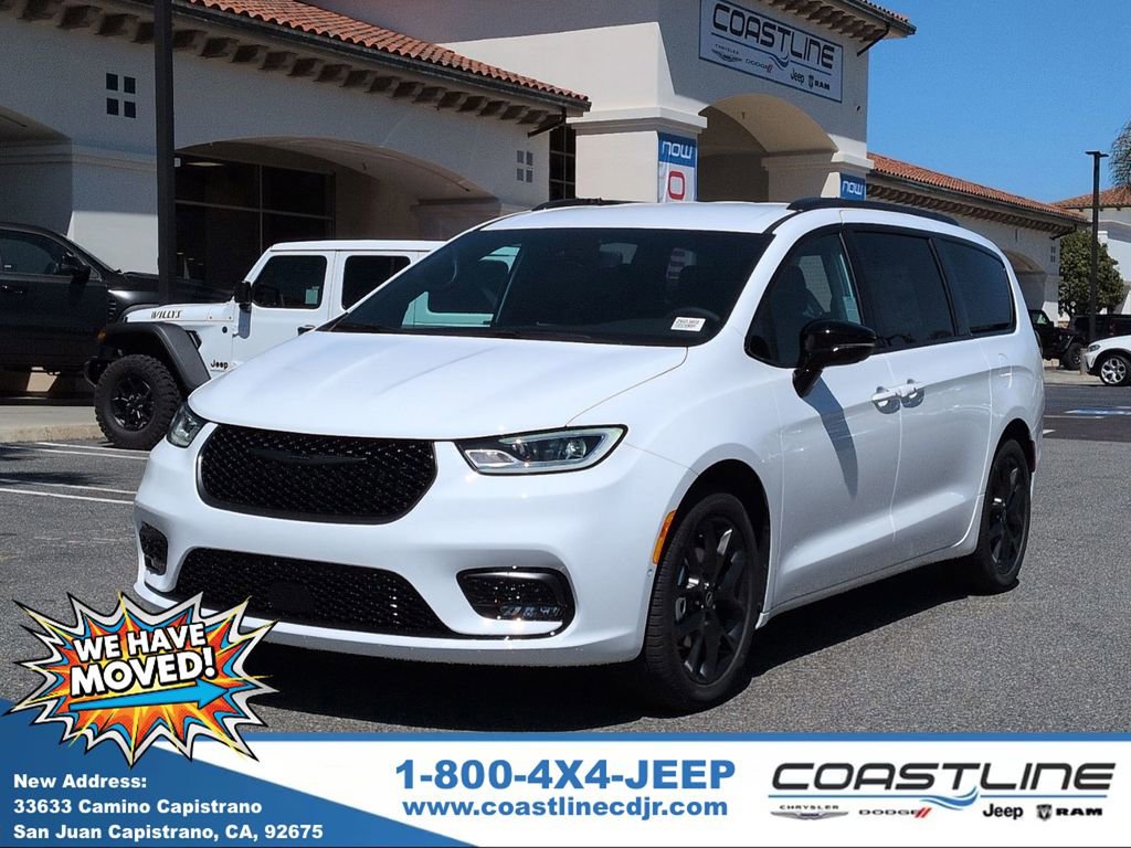 New 2026 Chrysler Pacifica Select image 1