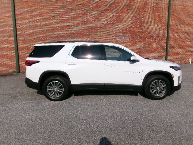Used 2023 Chevrolet Traverse LT FWD image 2