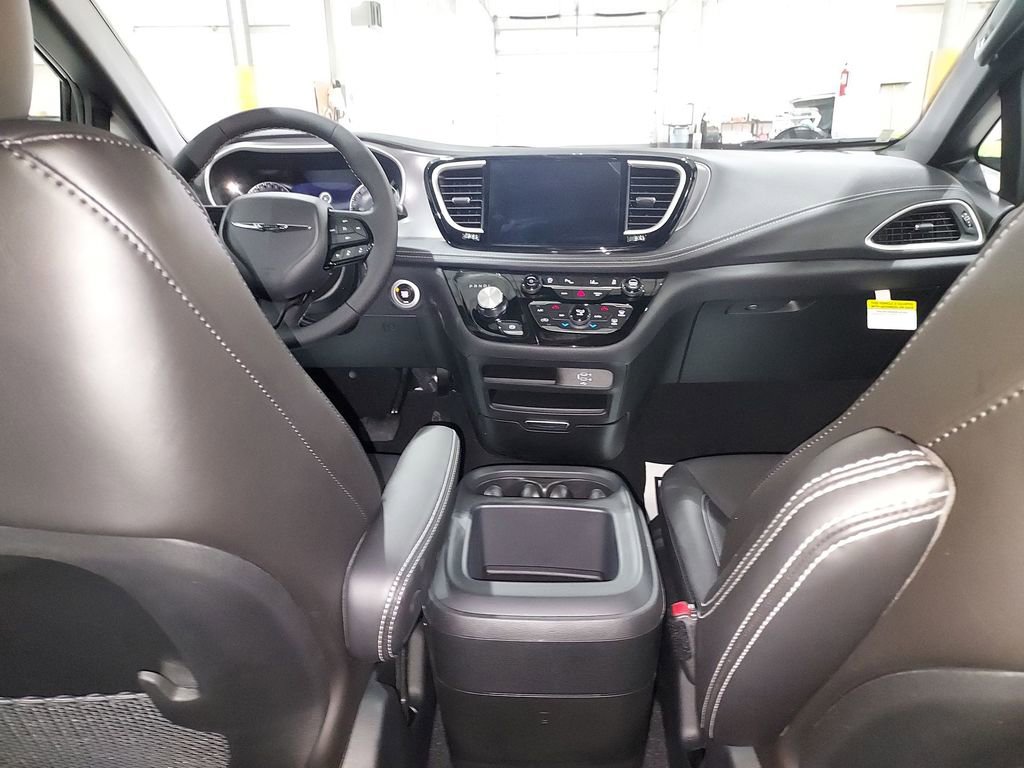 New 2026 Chrysler Pacifica Select w/ S Appearance Package image 10