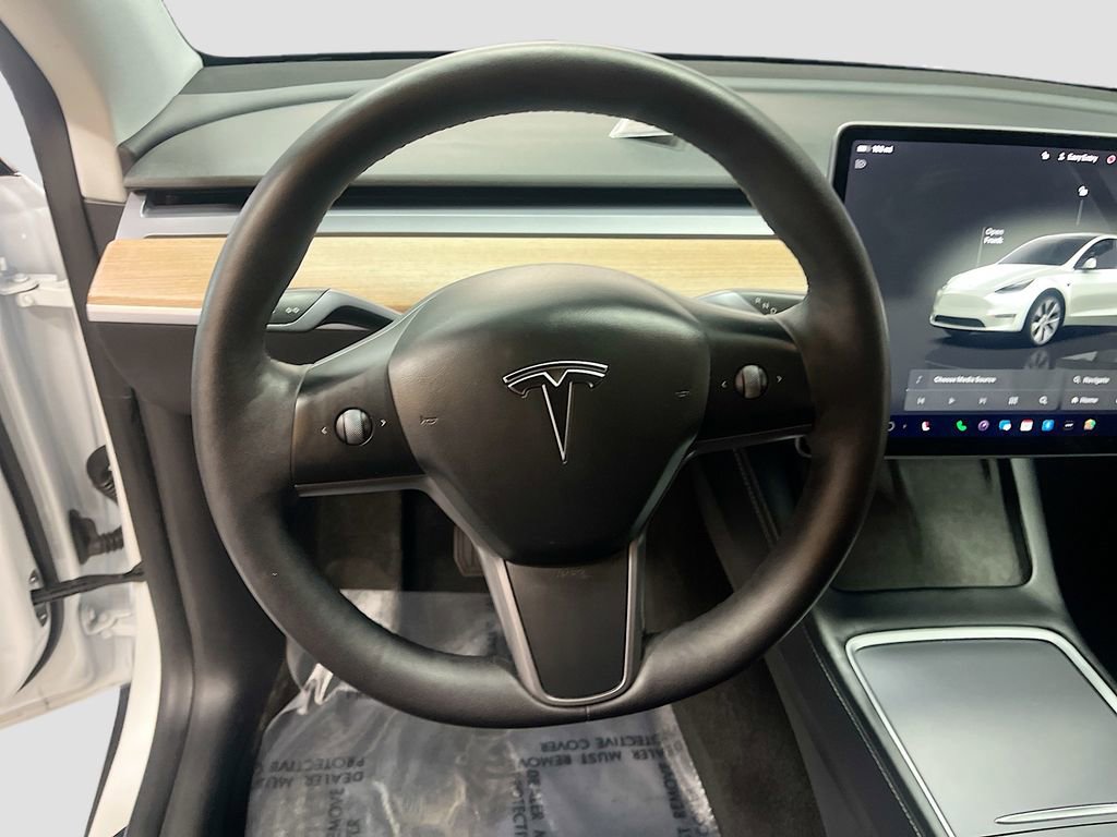 Used 2022 Tesla Model Y Long Range image 9