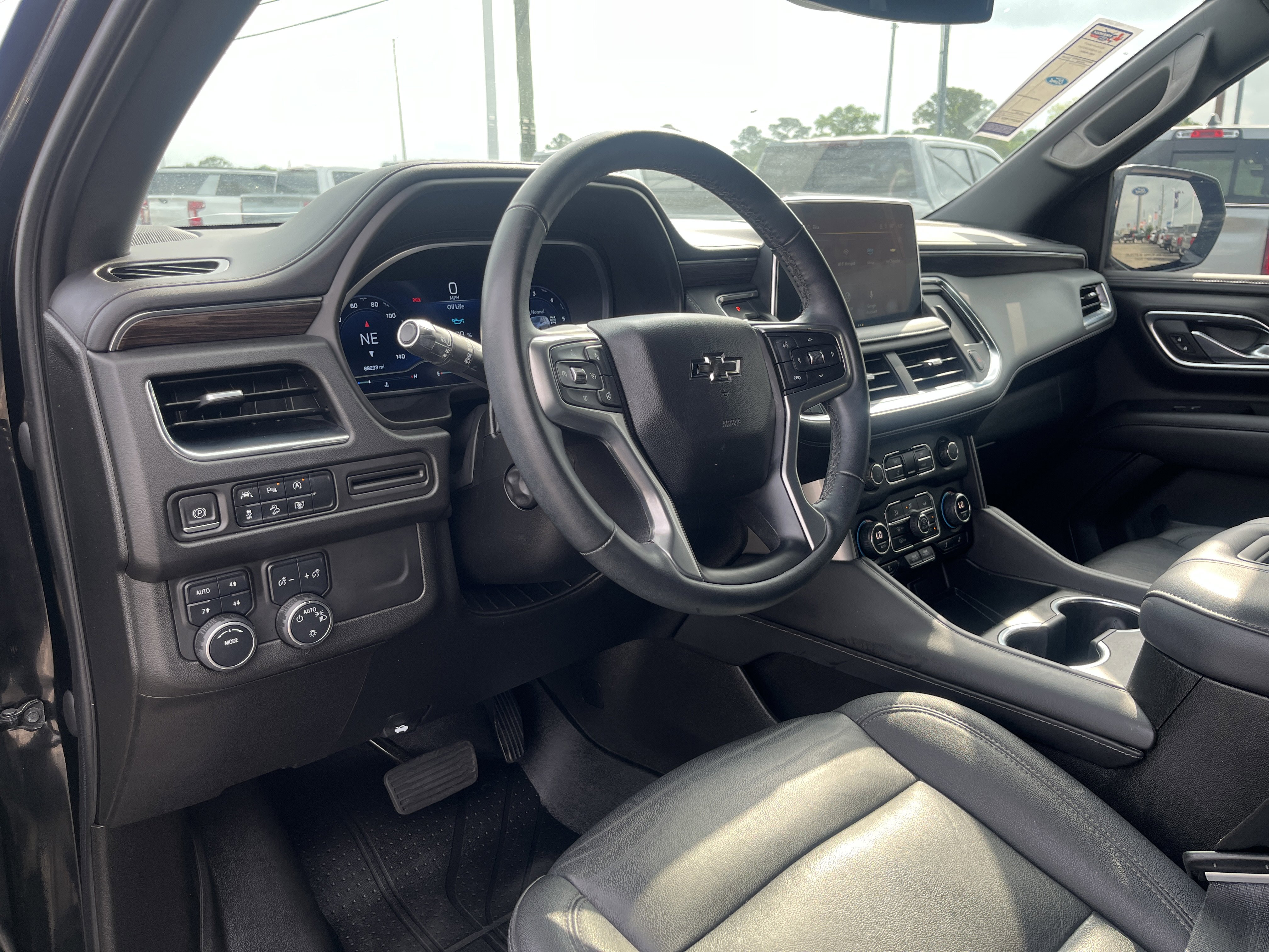 Used 2023 Chevrolet Tahoe Z71 w/ Luxury Package AWD/4WD image 14