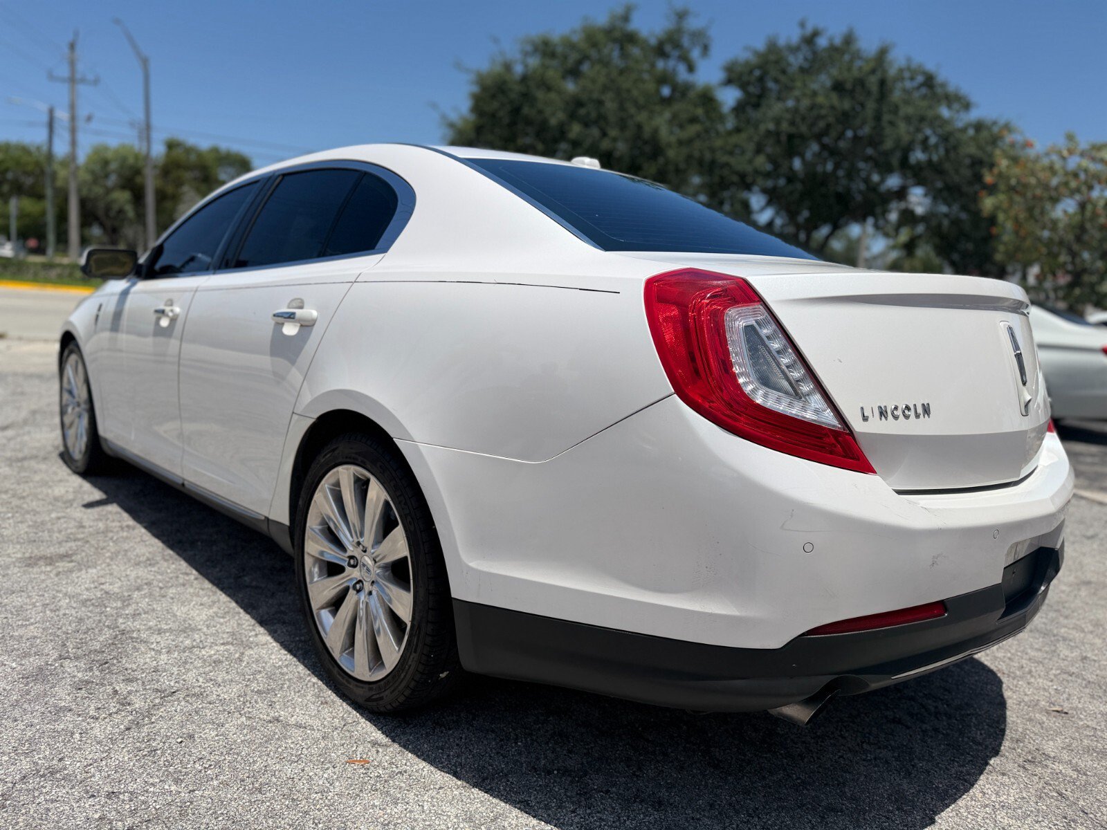 Used 2013 Lincoln MKS AWD image 3