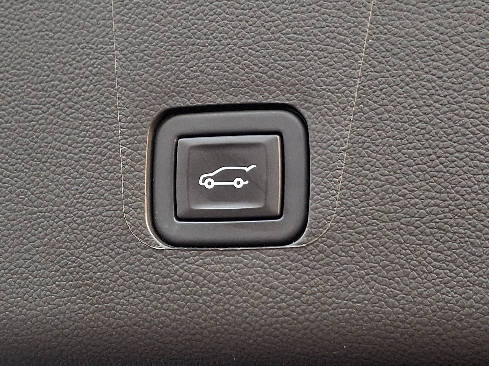 Used 2023 Chevrolet Traverse RS w/ LPO, Floor Liner Package AWD/4WD image 32