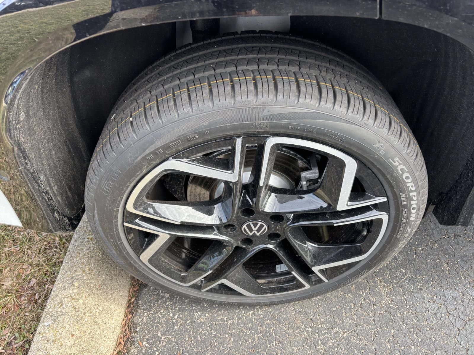 New 2026 Volkswagen Tiguan SEL R-Line AWD/4WD image 9