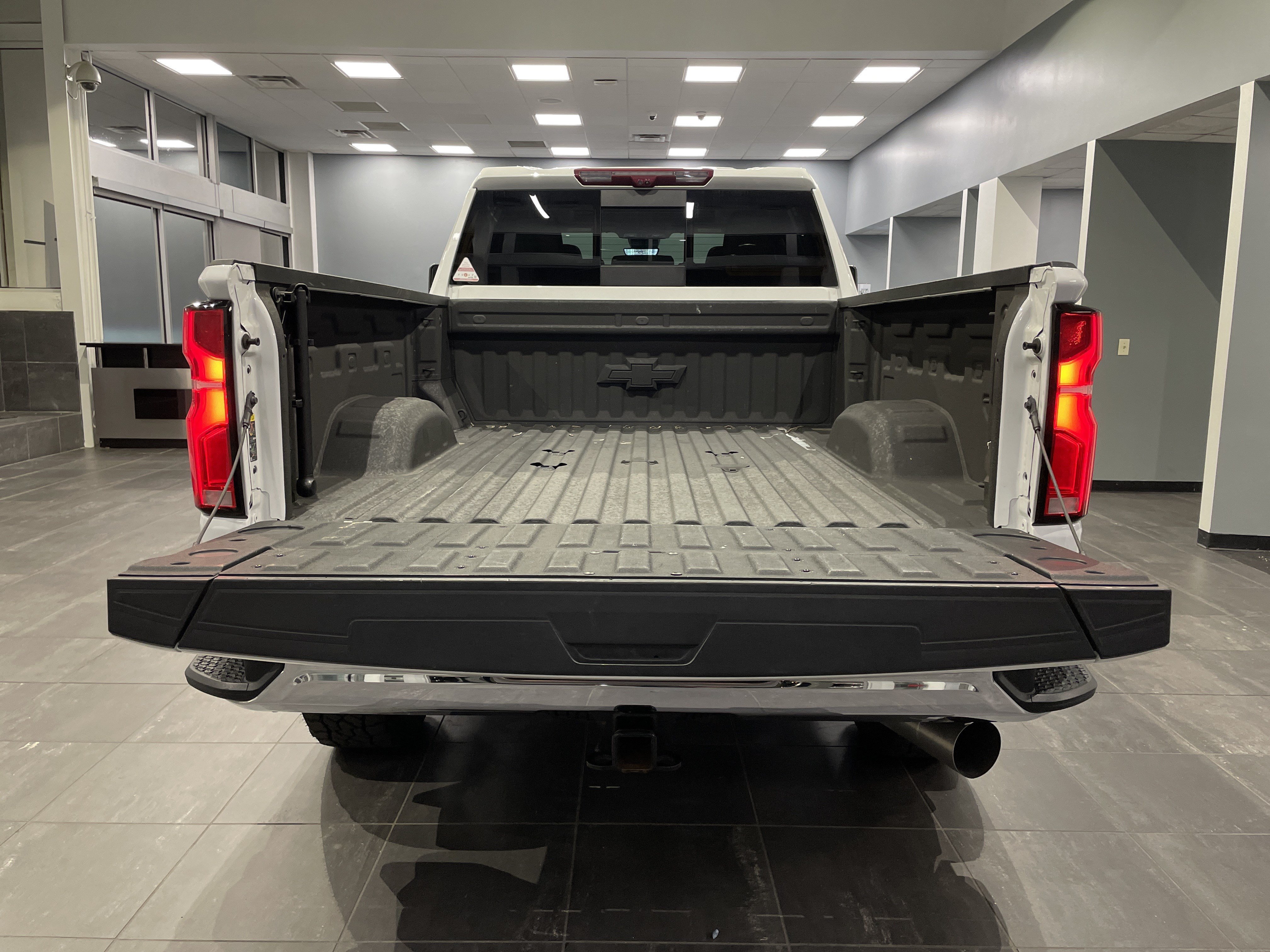 Used 2024 Chevrolet Silverado 2500 LTZ w/ LTZ Premium Package AWD/4WD image 37
