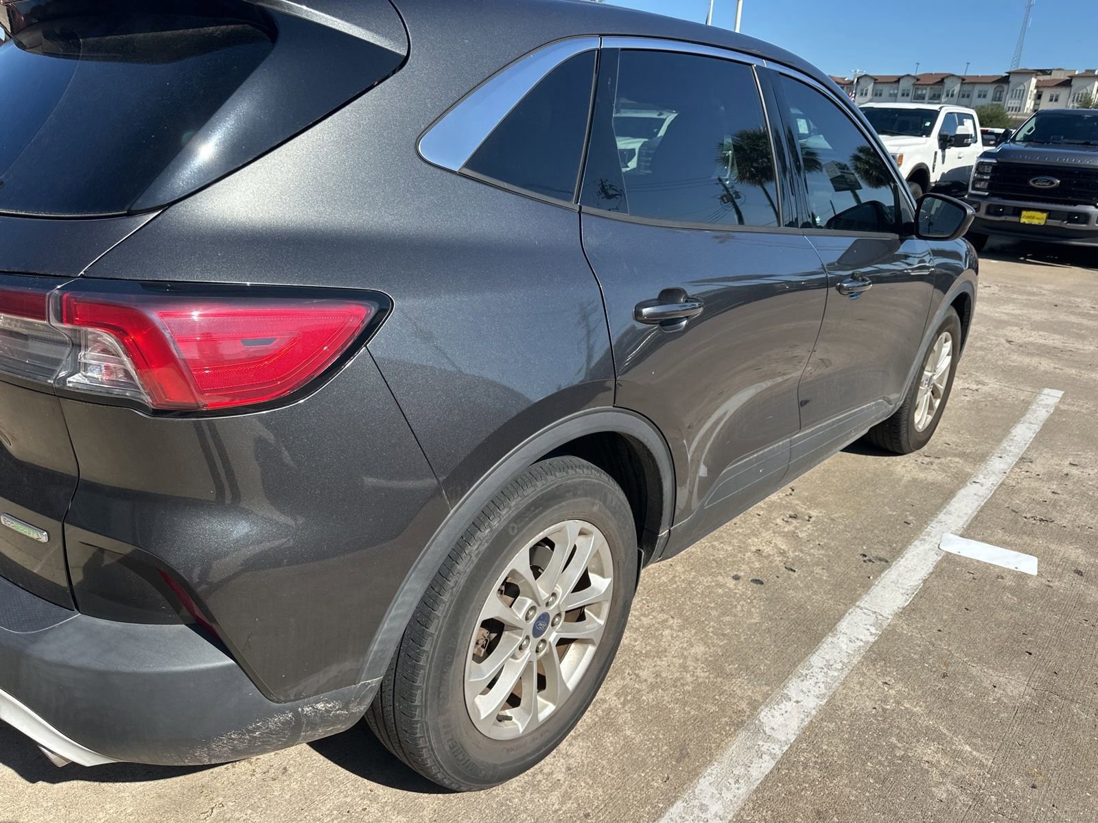 Used 2020 Ford Escape SE FWD image 2