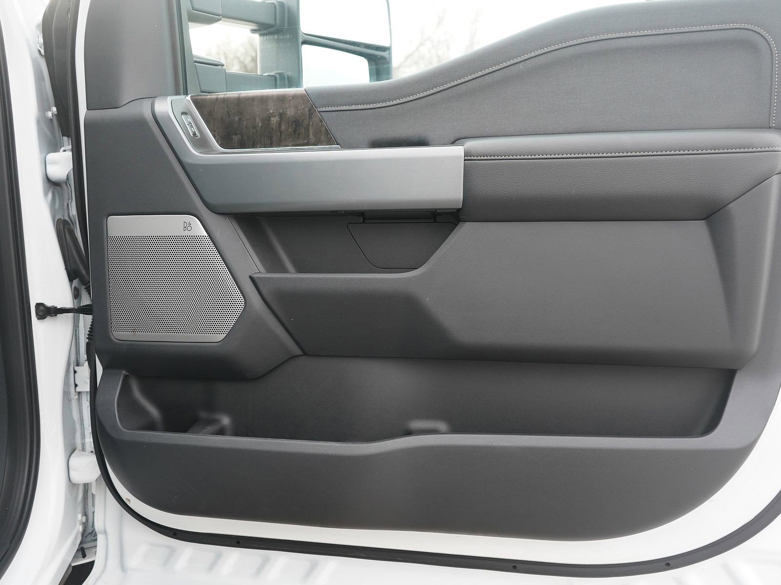 Used 2024 Ford F350 Lariat image 9