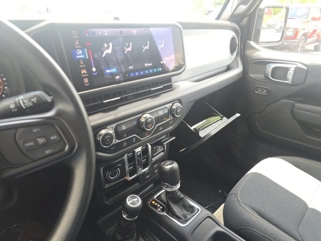 Used 2025 Jeep Gladiator Sport AWD/4WD image 25