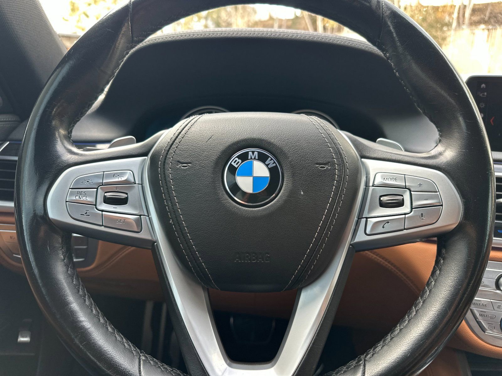 Used 2019 BMW 750i w/ M Sport Package image 27