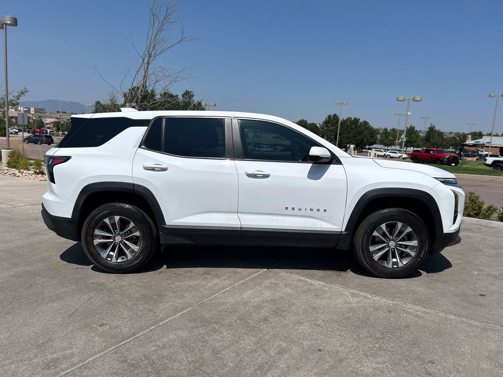 Used 2025 Chevrolet Equinox LT w/ Safety and Technology Package FWD image 9