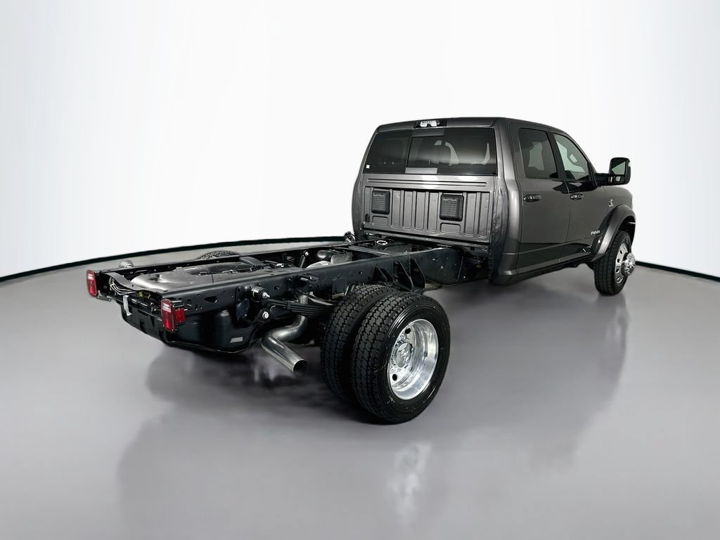 New 2026 RAM 4500 4x4 Crew Cab DRW w/ Laramie Trim Package image 7