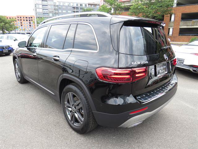 Used 2026 Mercedes-Benz GLB 250 4MATIC image 2