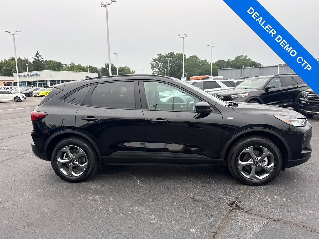 Used 2025 Ford Escape ST-Line Select AWD/4WD image 5
