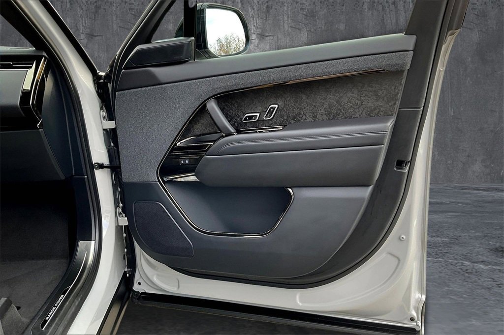 Used 2025 Land Rover Range Rover Sport Dynamic SE image 27