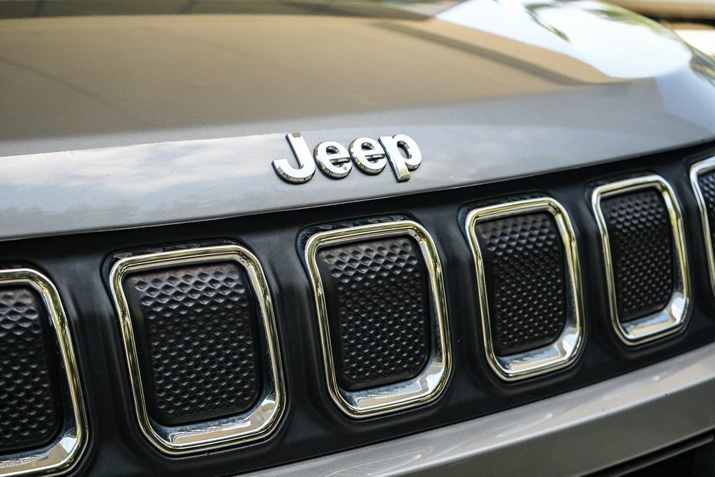 Used 2022 Jeep Compass Latitude image 9