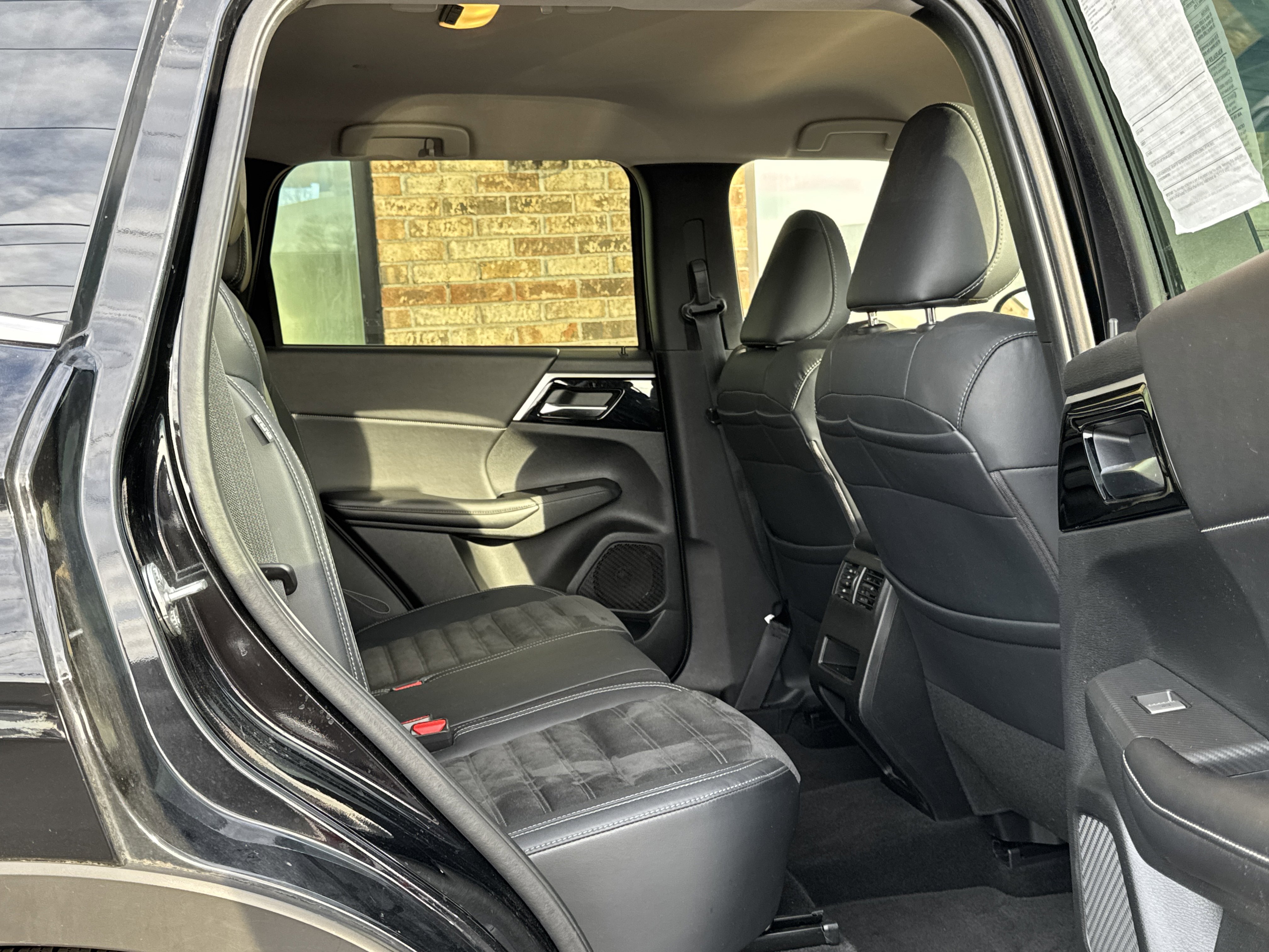 Used 2022 Mitsubishi Outlander SE image 14