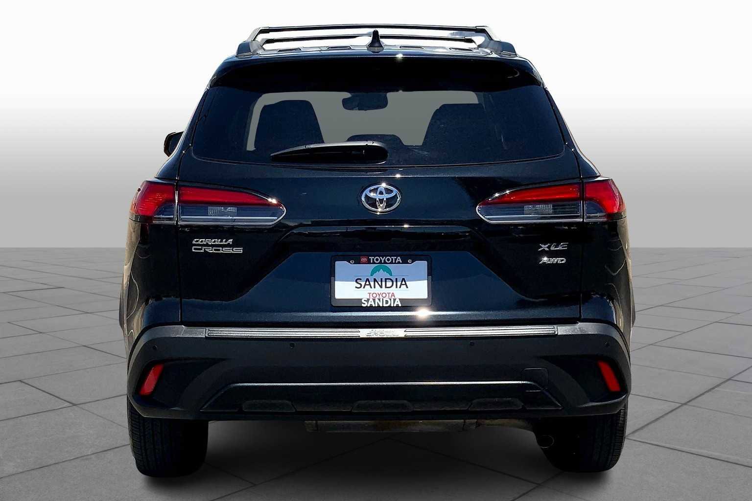 Certified 2024 Toyota Corolla Cross XLE image 4
