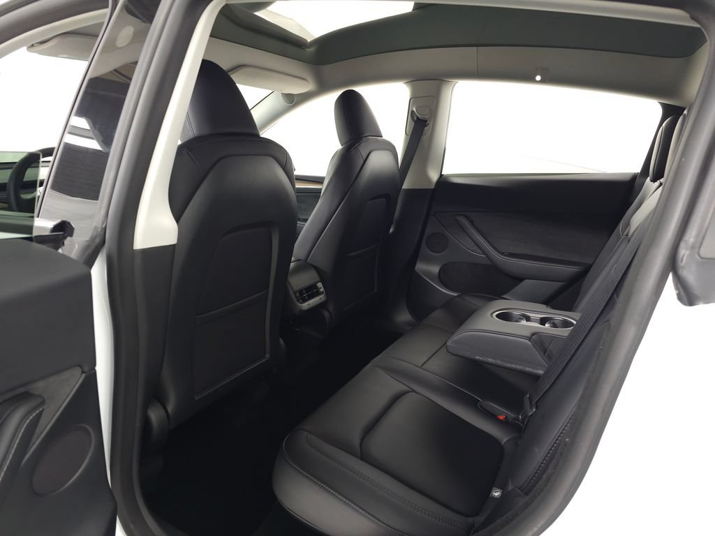 Used 2025 Tesla Model Y Long Range AWD/4WD image 31