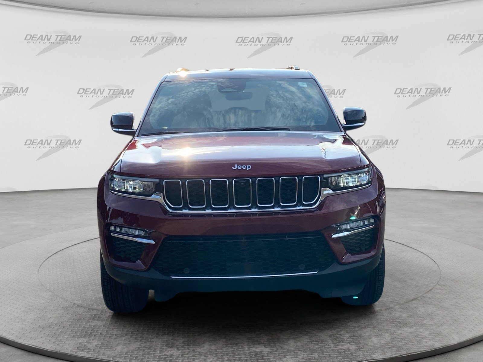 Used 2023 Jeep Grand Cherokee Limited w/ Luxury Tech Group II AWD/4WD image 2