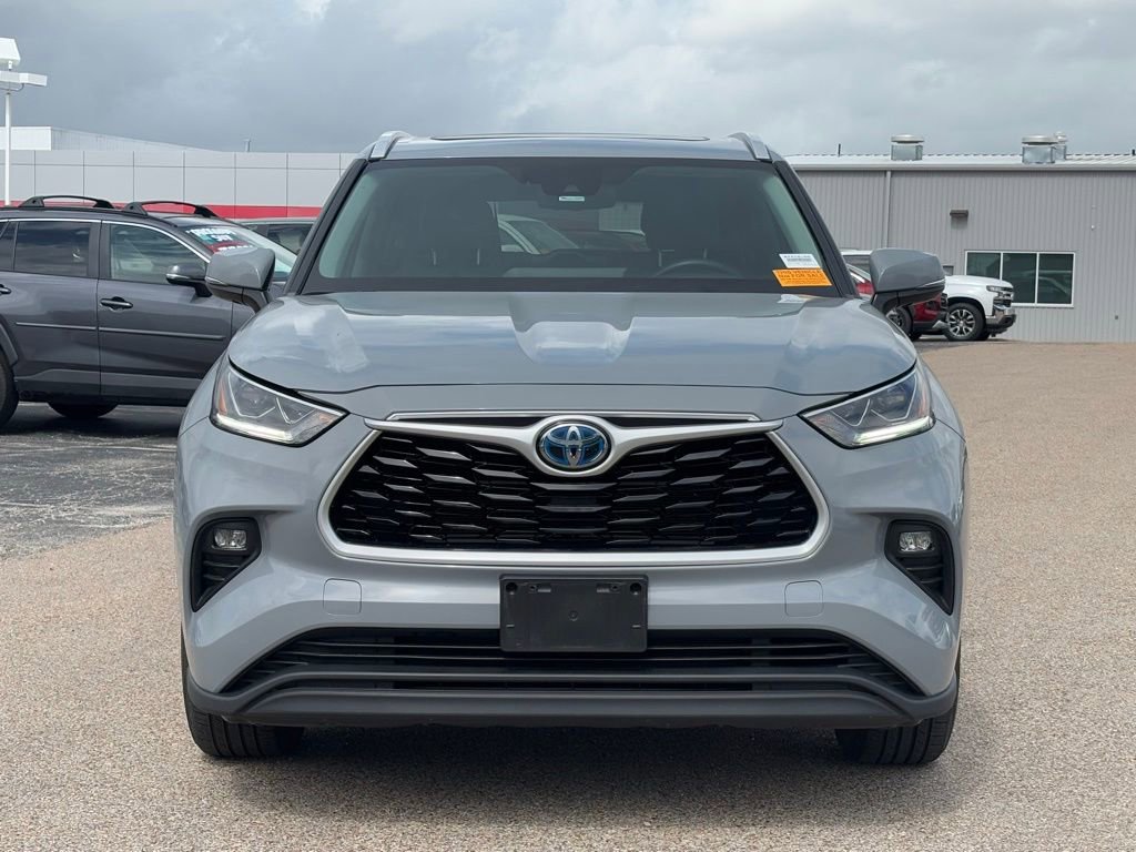 Used 2023 Toyota Highlander Bronze Edition image 3