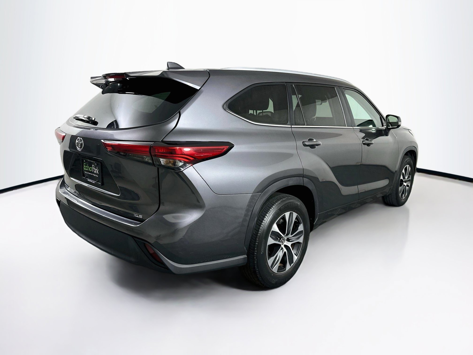 Used 2023 Toyota Highlander XLE FWD image 9