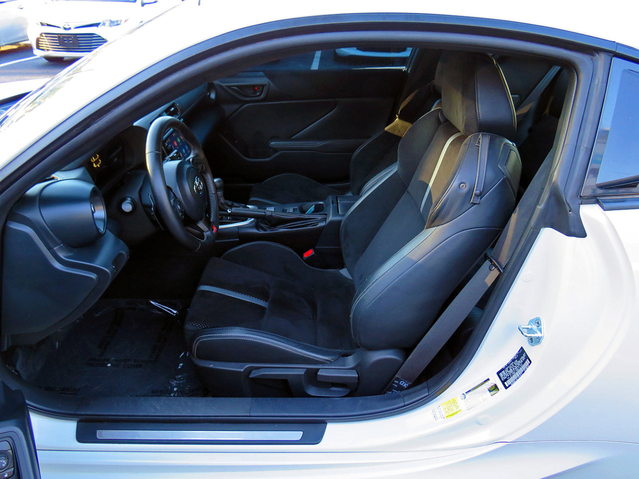 Used 2022 Toyota GR86 Premium w/ ALL Weather Mat Package (TMS) image 11