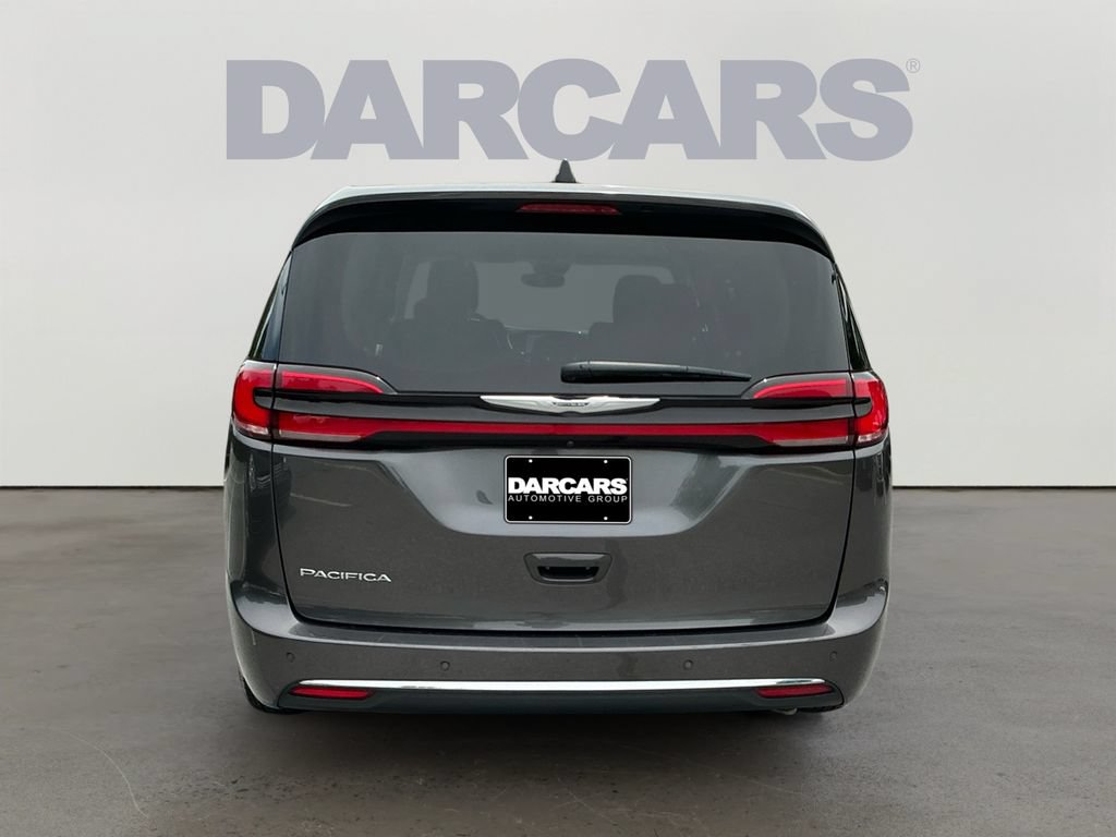 Used 2023 Chrysler Pacifica Touring-L FWD image 6