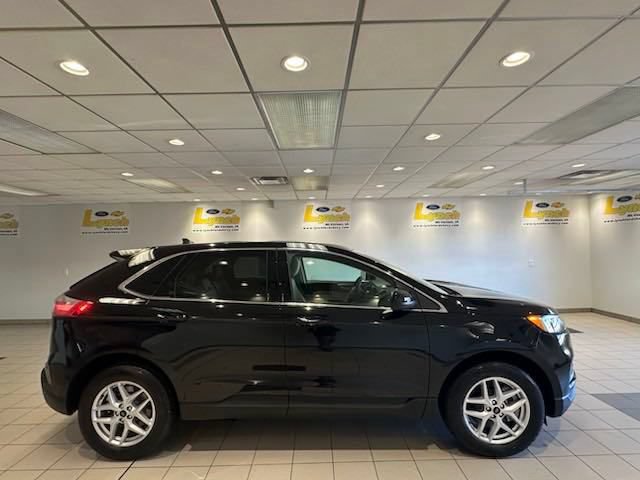 Used 2024 Ford Edge SEL w/ Convenience Package AWD/4WD image 3