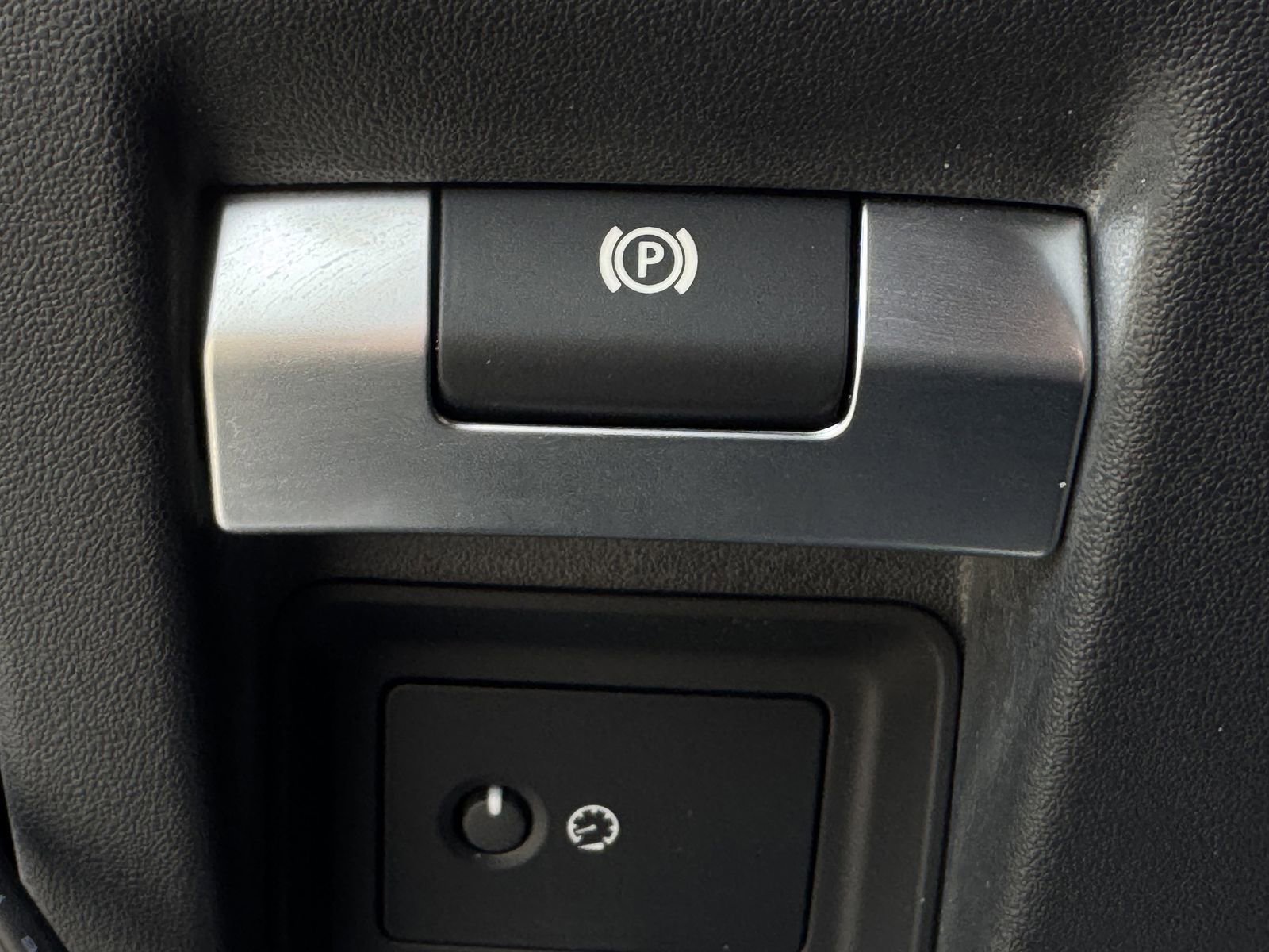 Used 2022 Land Rover Defender 110 X image 24