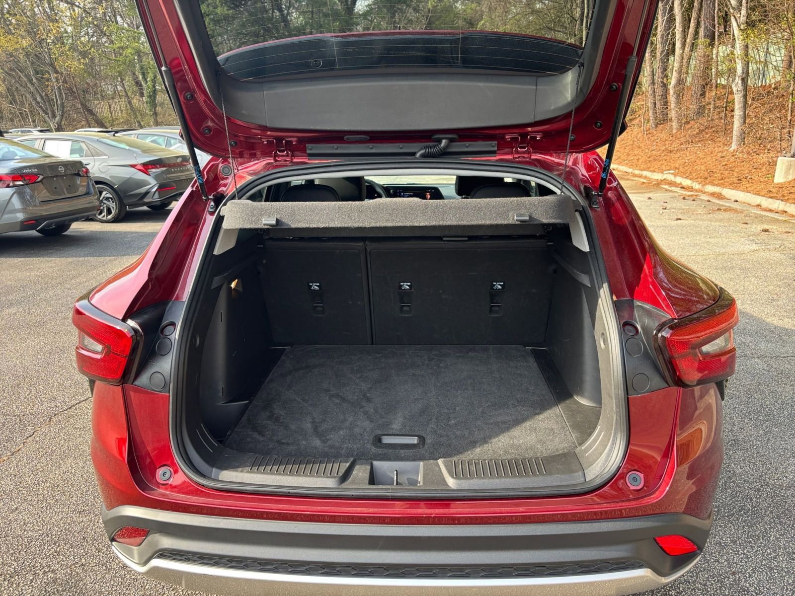 Used 2025 Chevrolet Trax LT w/ LT Convenience Package image 32