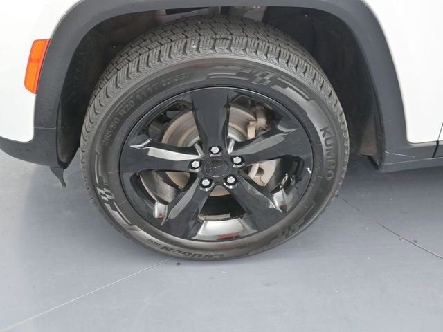 Used 2023 Jeep Grand Cherokee Altitude image 9