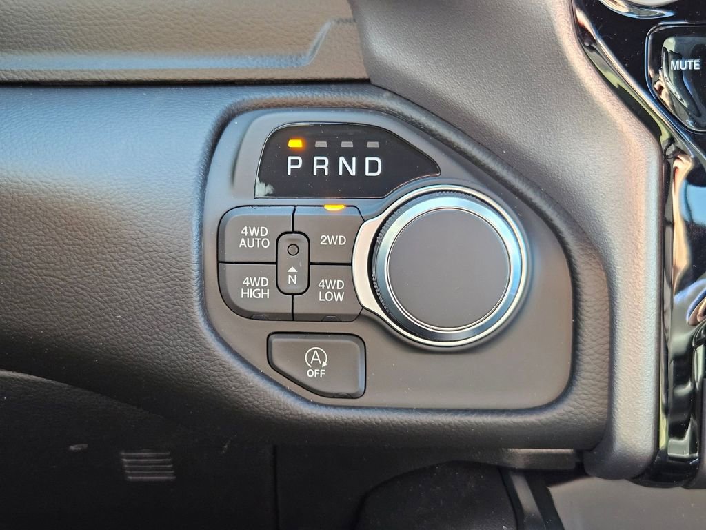 New 2026 RAM 1500 4x4 Crew Cab image 25