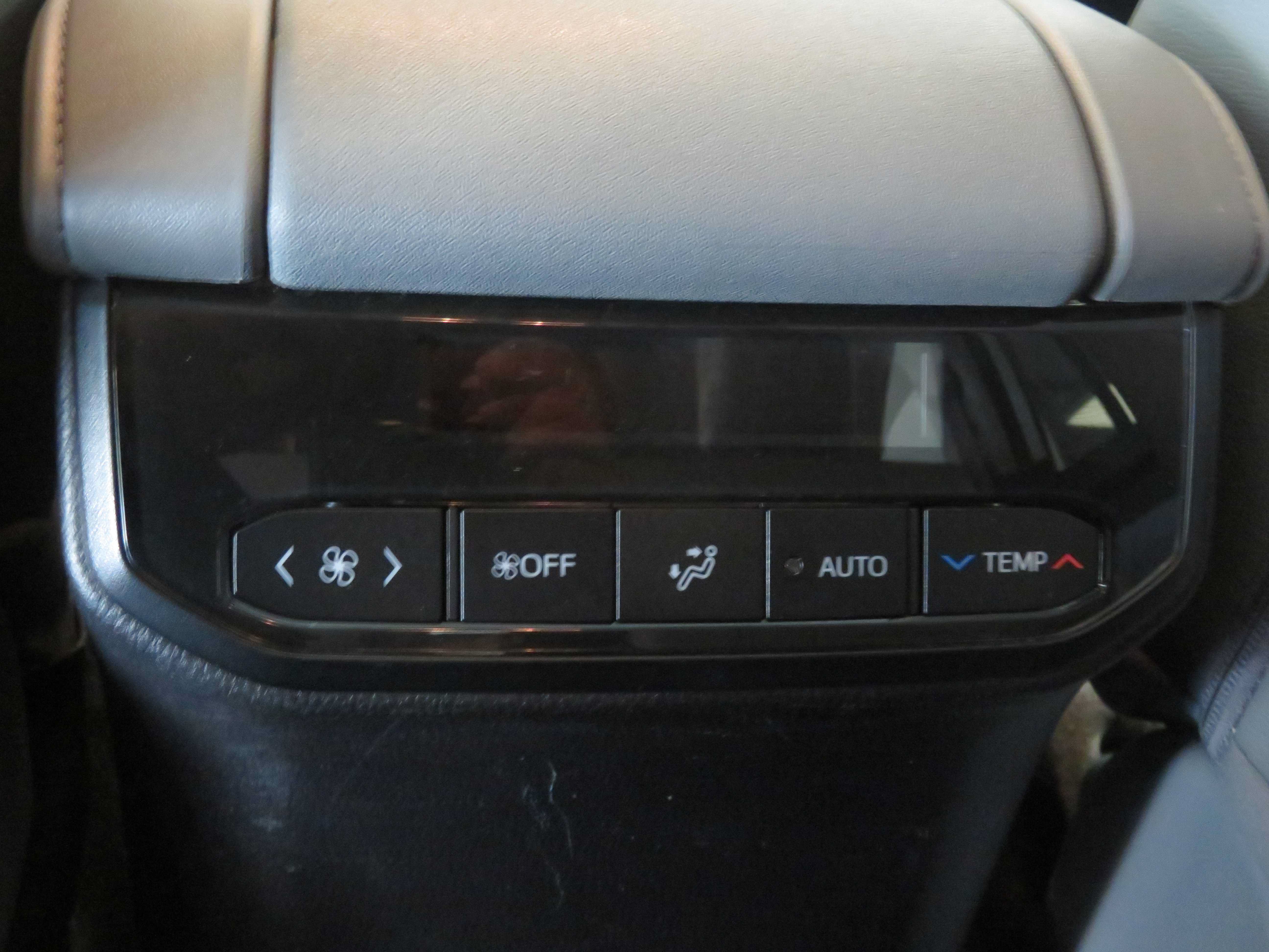 Used 2023 Toyota Highlander XLE FWD image 55