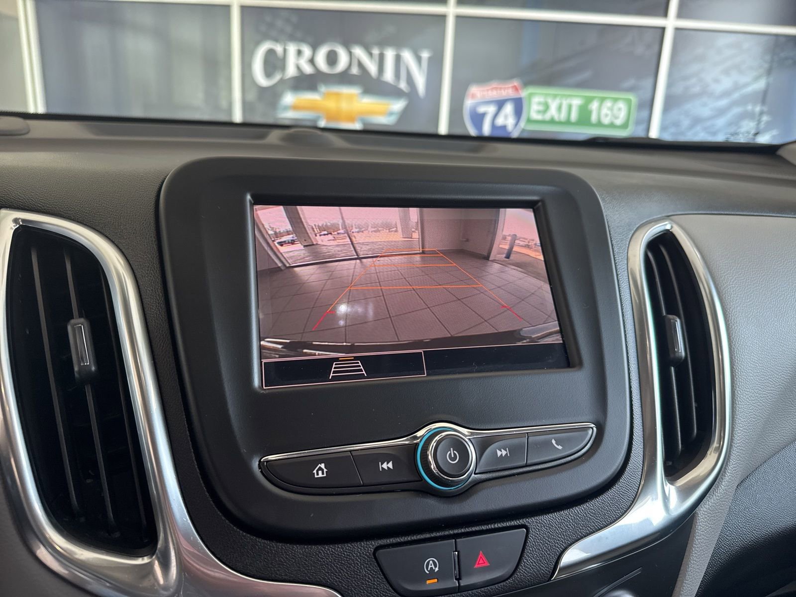 Used 2024 Chevrolet Equinox LS w/ LS Convenience Package image 32