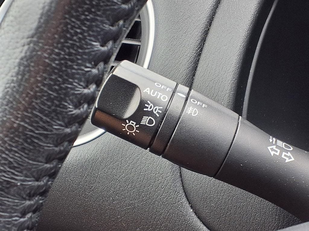 Used 2018 Nissan Pathfinder SL FWD image 17