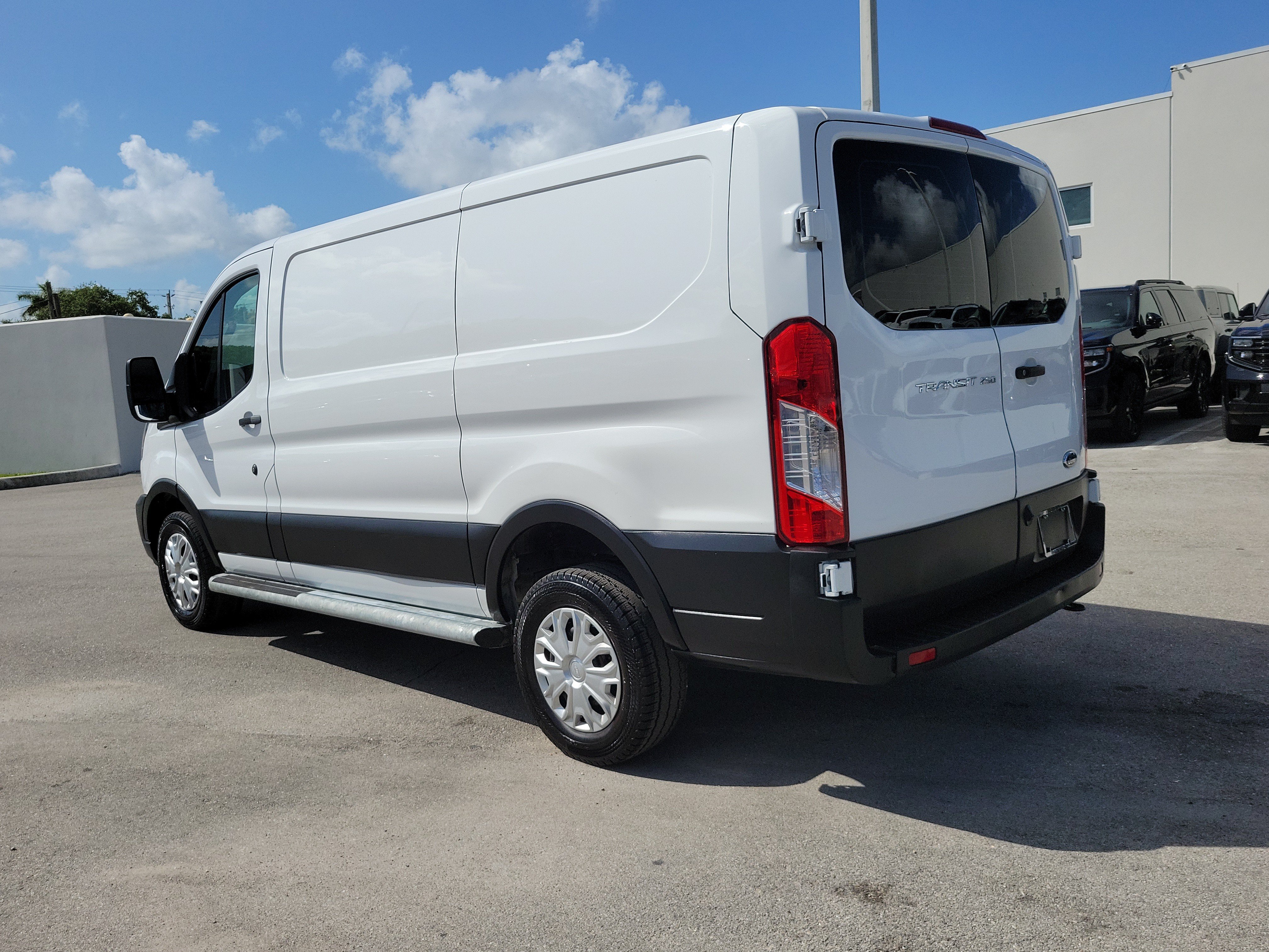 Used 2024 Ford Transit 250 Low Roof w/ Exterior Upgrade Package RWD image 7