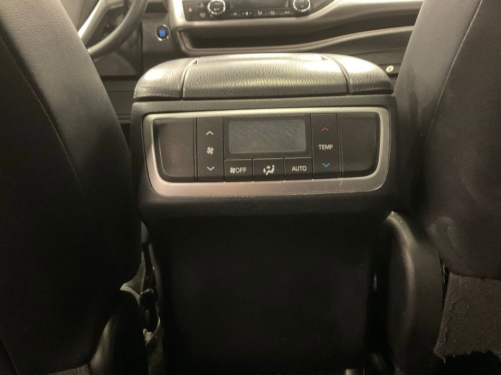 Used 2016 Toyota Highlander XLE AWD/4WD image 29