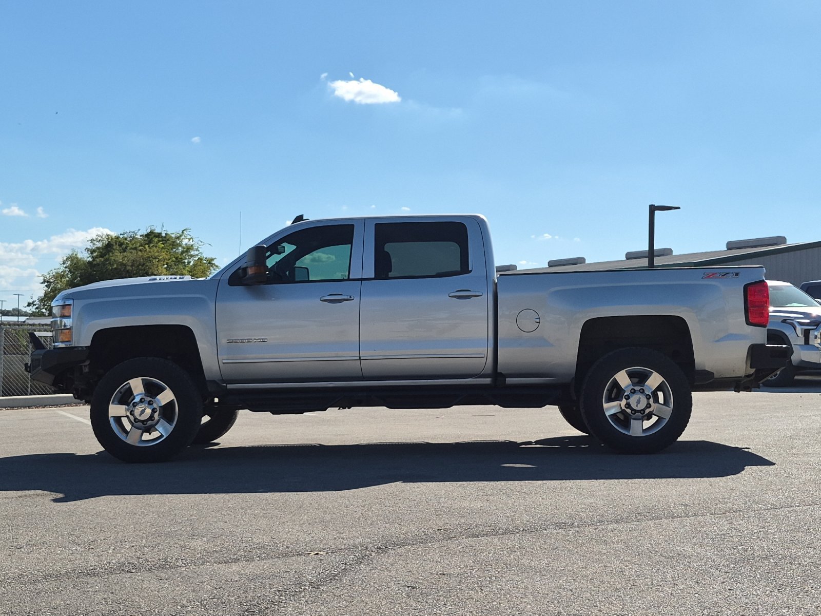 Used 2018 Chevrolet Silverado 2500 LT w/ LT Convenience Package AWD/4WD image 8