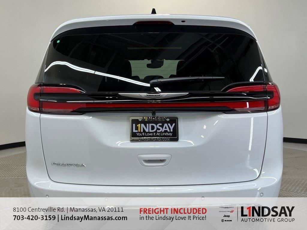 New 2026 Chrysler Pacifica Select image 4