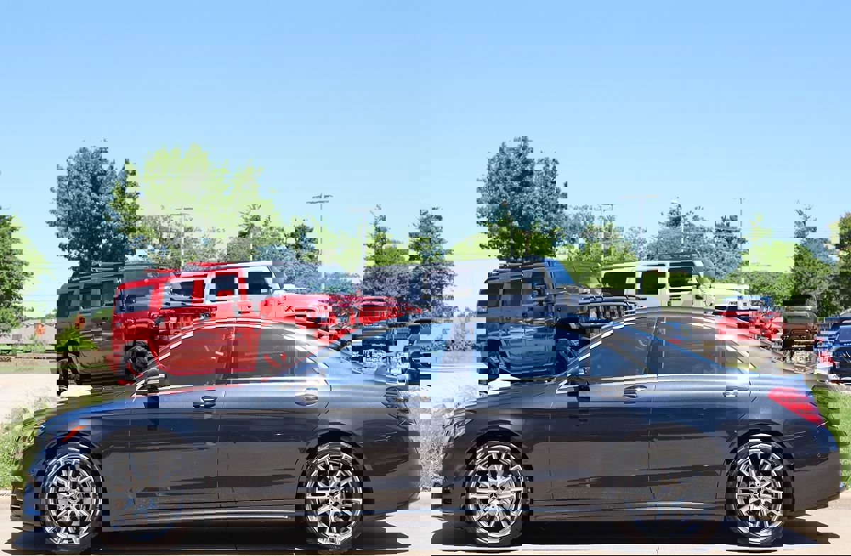 Used 2019 Mercedes-Benz S 560 Sedan w/ AMG Line Exterior image 9